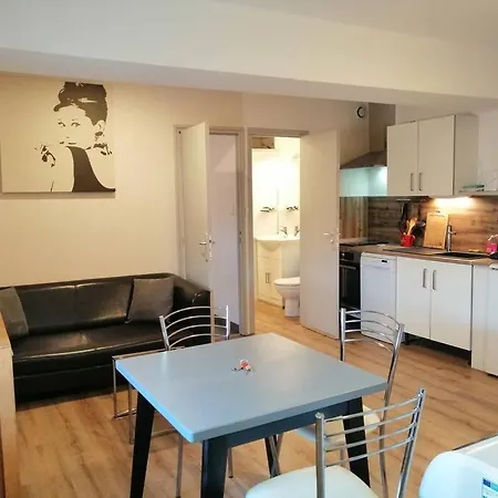 Joyeuse, Appartement De 27M2